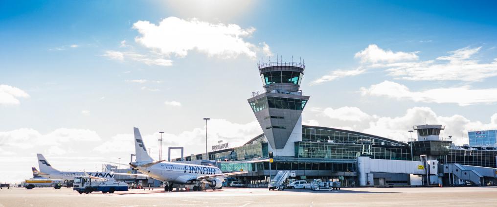 Finavian Helsinki-Vantaan lentoasema kesällä.