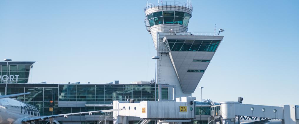 Koneita Helsinki-Vantaan lentoaseman asematasolla.