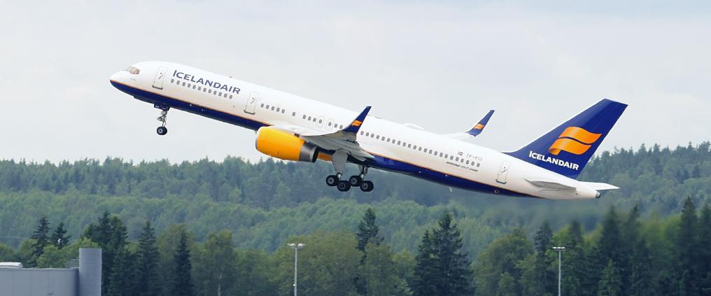 Icelandairin kone Helsinki-Vantaalla