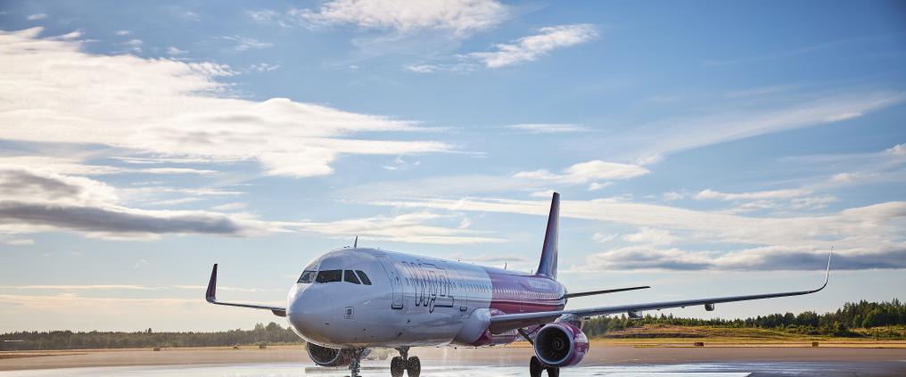 Wizz Airin lentokone Turun lentoasemalla