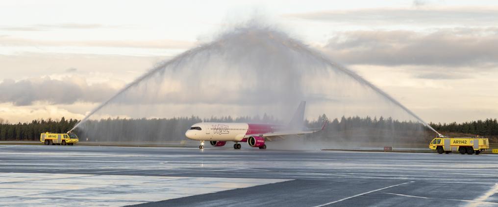 Wizz Airin Bukarest-reitin ensilento Turun lentoasemalle 27.10.2025