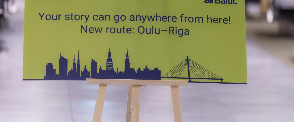 Ensilennon kyltti kuvattuna Oulun lentoasemalla 30.3.2026