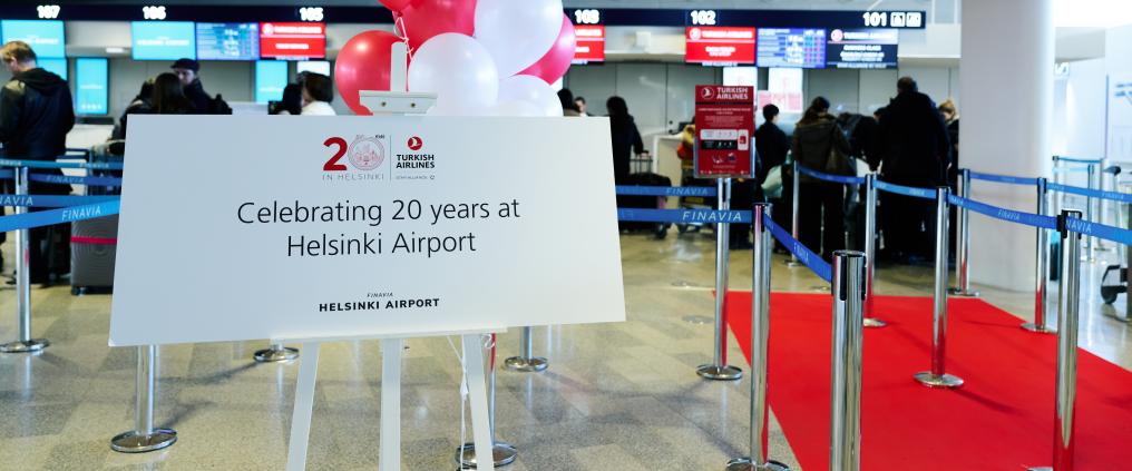 Turkish Airlines -kyltti lähtöaulassa