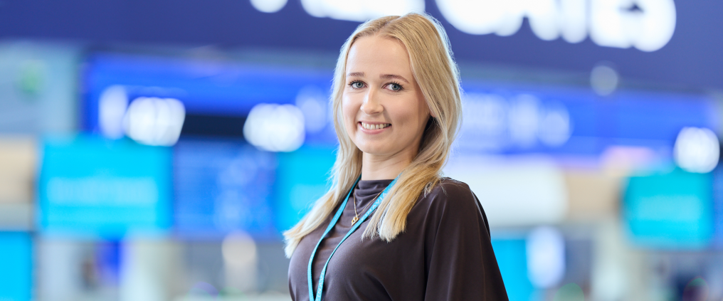 Suvi Lankinen Helsinki-Vantaan lentoasemalla
