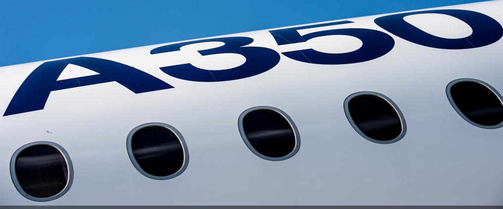 Airbus A350 -lentokoneen sivu.