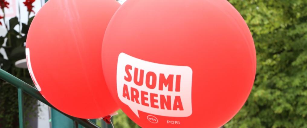Kaksi ilmapalloa, joissa lukee: "Suomi Areena".