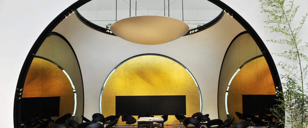 Turkish Airlines loungen moderni ja rauhallinen sisustus.