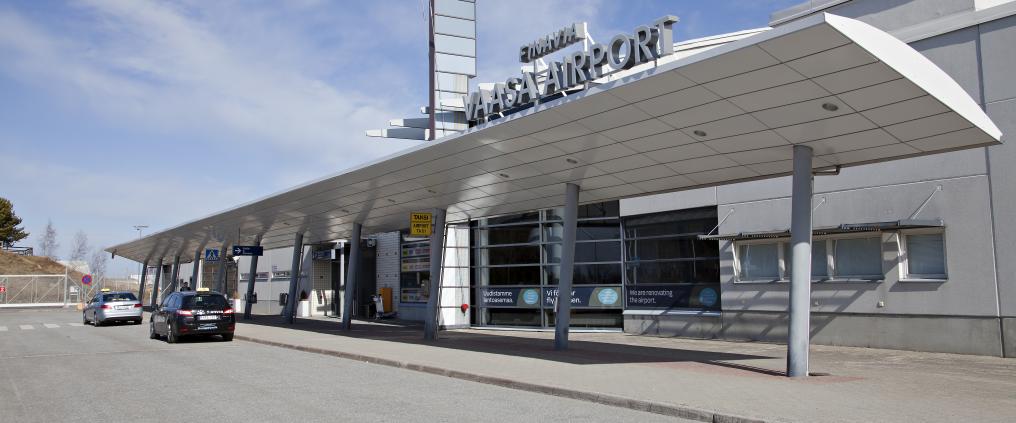 Facade of Vaasa airport.