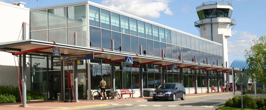 Kuopion lentokenttä ulkoapäin.