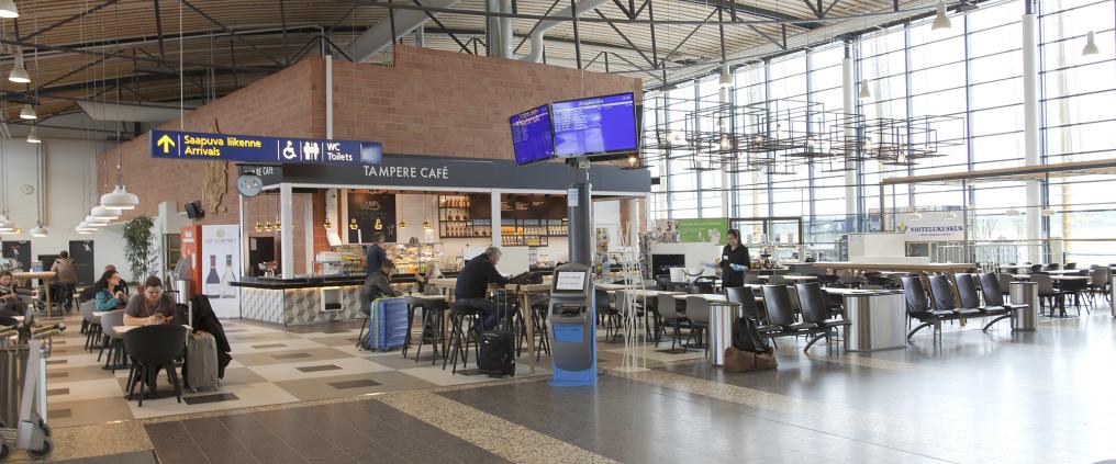 Tampere Cafe:n edusta Tampereen lentoasemalla.