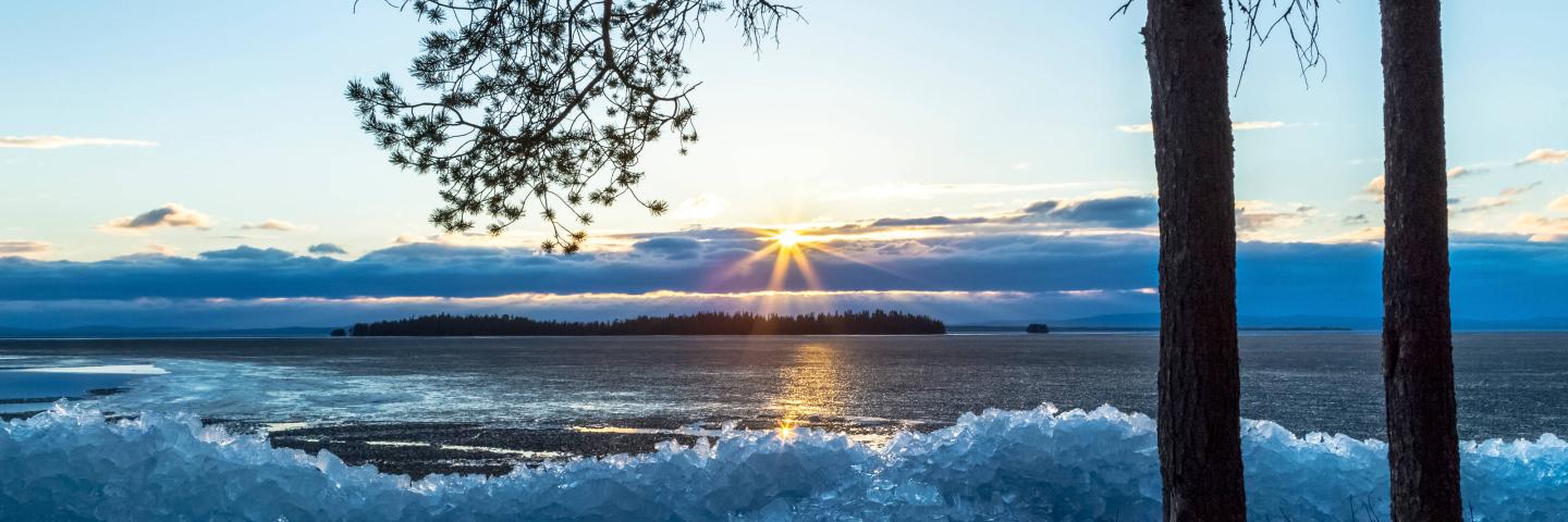 Keväinen järvimaisema Kuusamossa