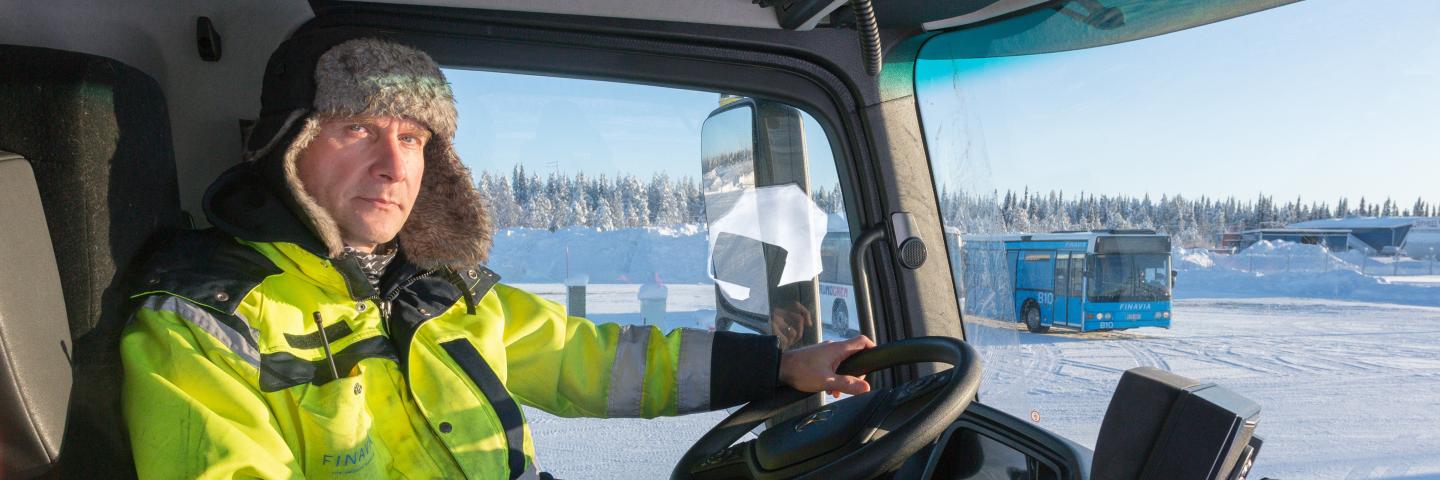 Kim Lönnström Finavia kunnossapito Kittilä auton ratissa