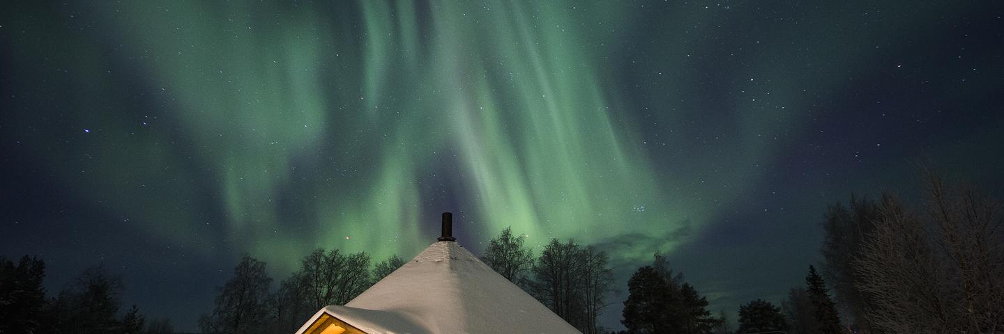 Revontulet ja hotelli Rovaniemellä