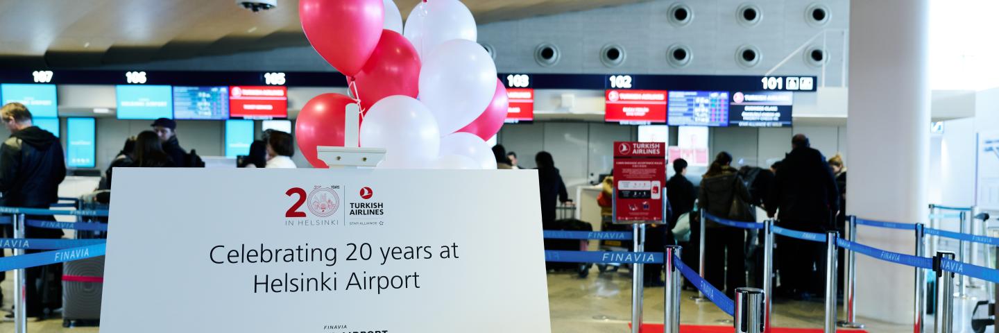 Turkish Airlines -kyltti lähtöaulassa