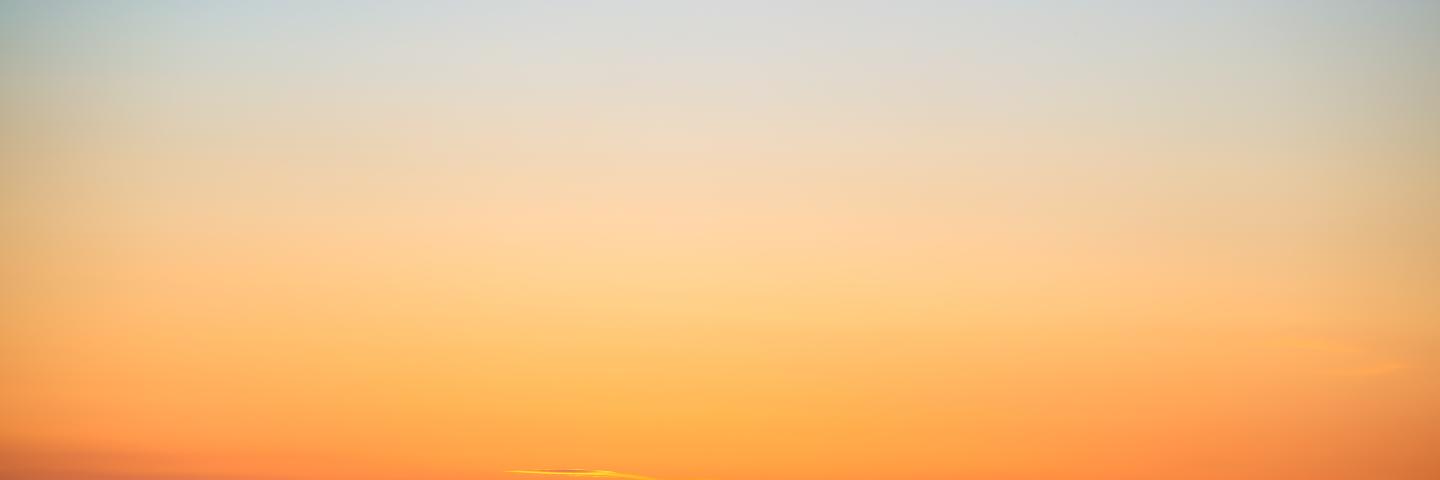 Kesäinen taivas Helsinki-Vantaan lentoasemalla