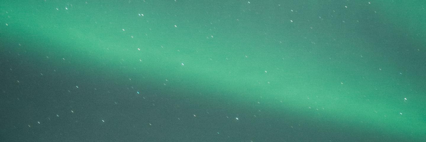 Revontulia talvisella taivaalla.