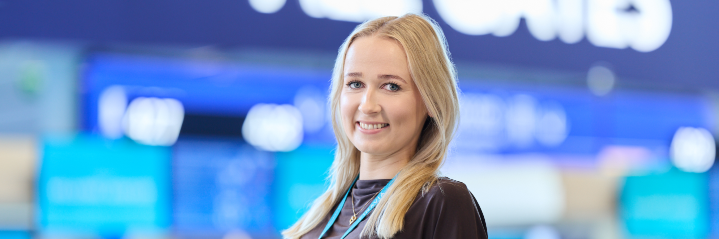 Suvi Lankinen Helsinki-Vantaan lentoasemalla