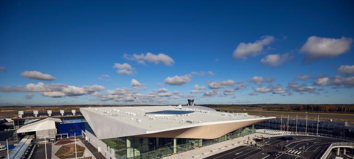 Helsinki-Vantaan lentoasema kuvattu ylhäältä.