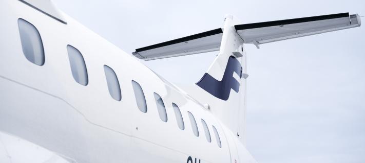 Finnairin ATR 72 -lentokone läheltä kuvattuna