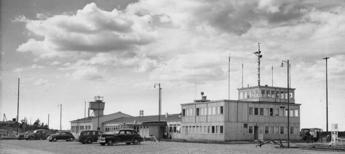Terminaalirakennus Turun lentoasemalla 1950-luvulla