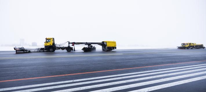 Finavia Snowhow talvikunnossapito Kuopion lentoasemalla