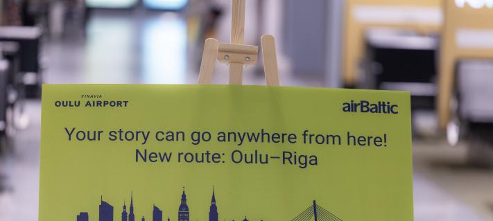 Ensilennon kyltti kuvattuna Oulun lentoasemalla 30.3.2026