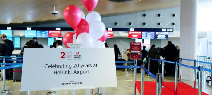 Turkish Airlines -kyltti lähtöaulassa