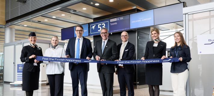 Finnairin Toronton reitin avajaiset Helsinki-Vantaalla