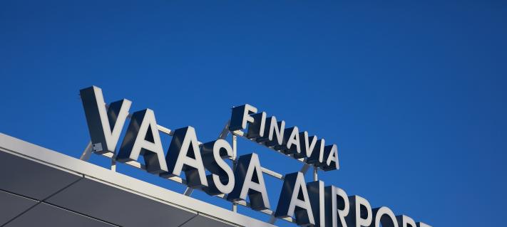 Vaasan lentoaseman kyltti