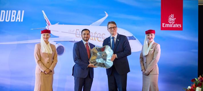 Lahjan antaminen Emiratesille