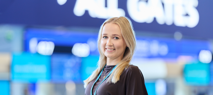 Suvi Lankinen Helsinki-Vantaan lentoasemalla