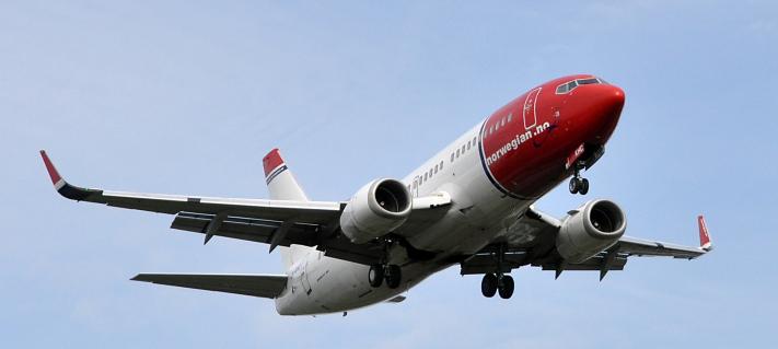Norwegianin lentokone nousee.